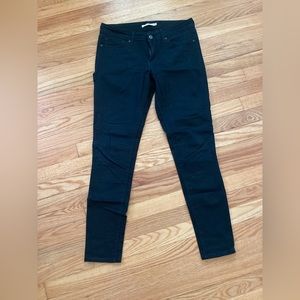Like new Black 711 skinny Levi’s